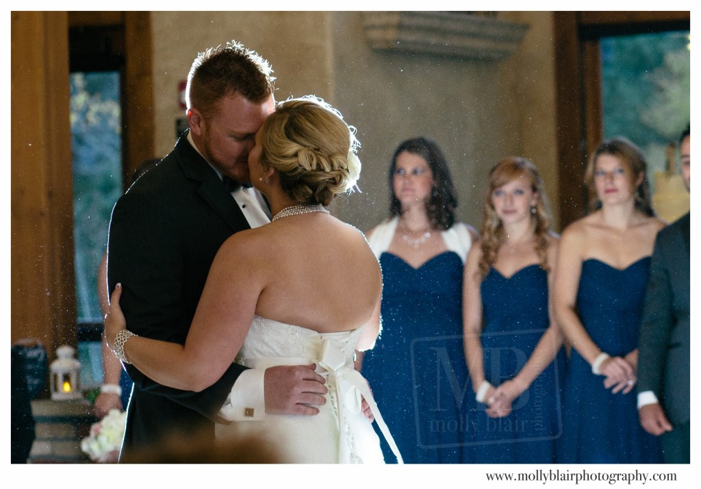bride-and-groom-first-dance-at-della-terra